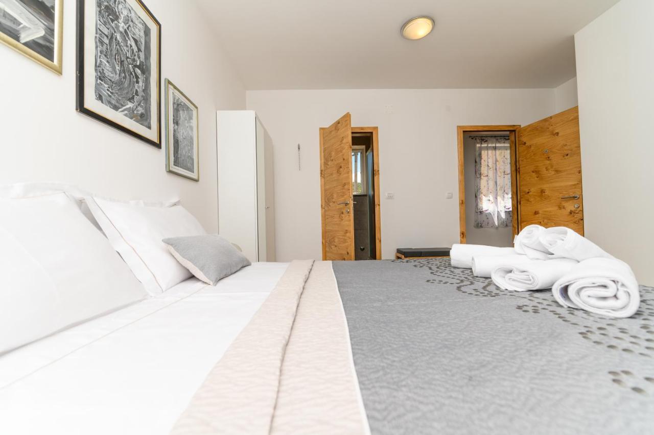 Rooms Forever Miholascica Экстерьер фото